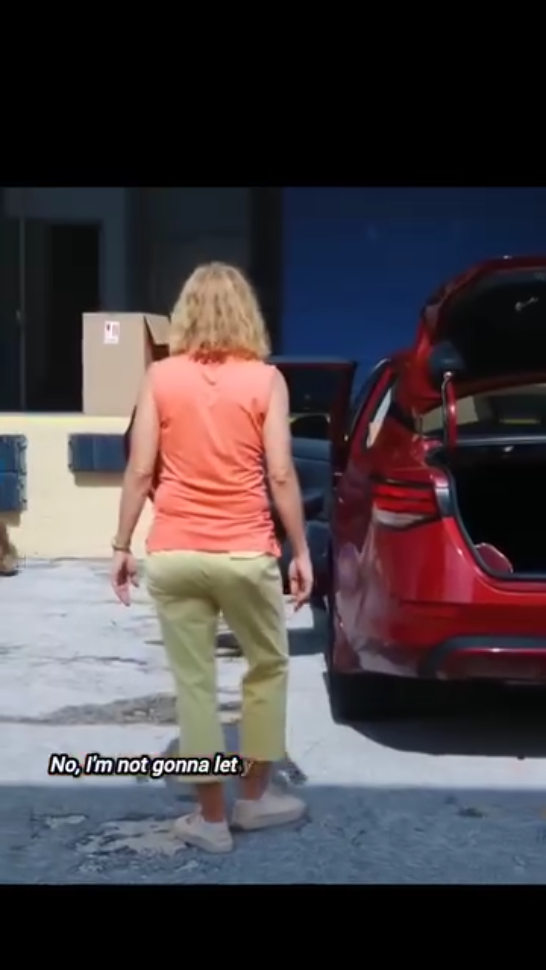 🔥 Two Women Throw Down in Shocking Street Fight — Nobody Saw THIS Coming! 💥👀