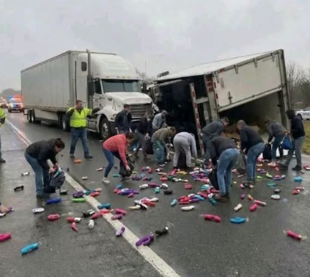 URGENT: Serious accident creates great confusion…See more